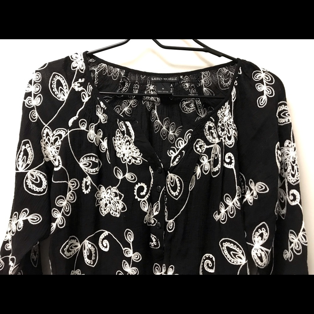 Beautiful Black & White Embroidered Floral Shirt! - Picture 6 of 8
